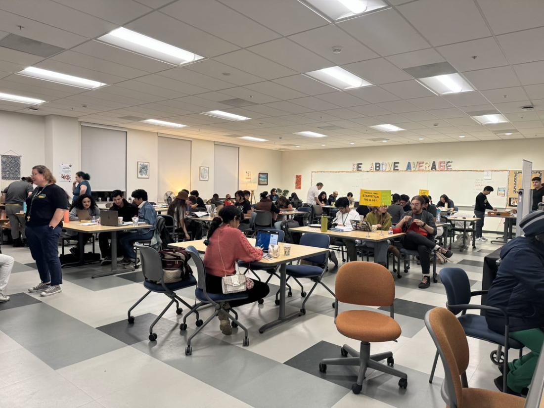 Students studying at LAVC’s Fall 2023 Late-Night Crunch Time 